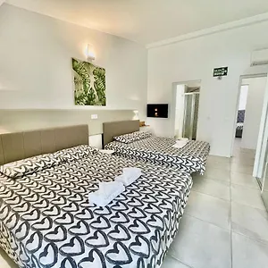 https://villa-12.adeje-hotels.com